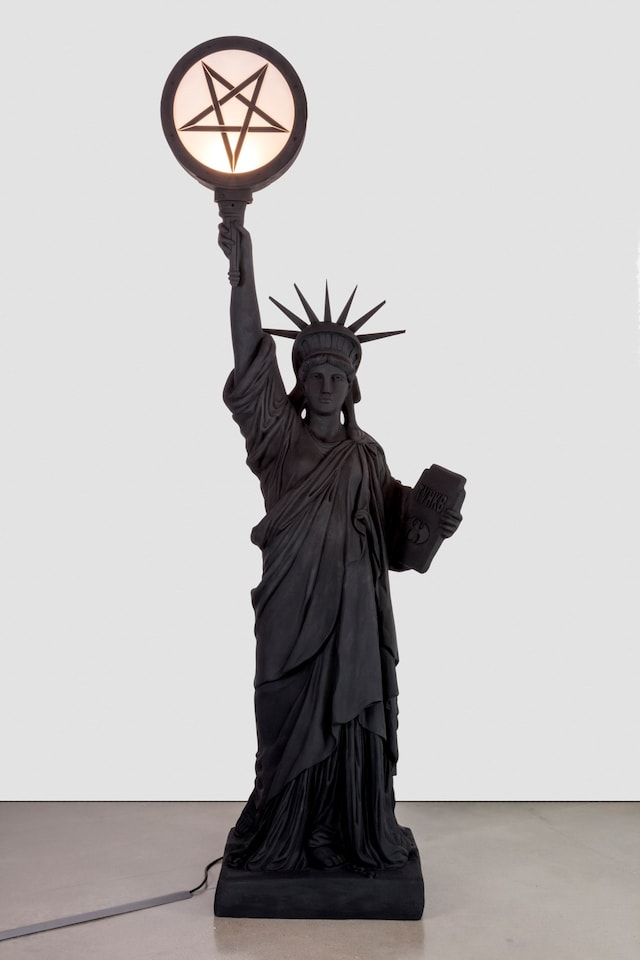 Kembra Pfahler. &quot;Black Statue of Liberty&quot; (2009) 18