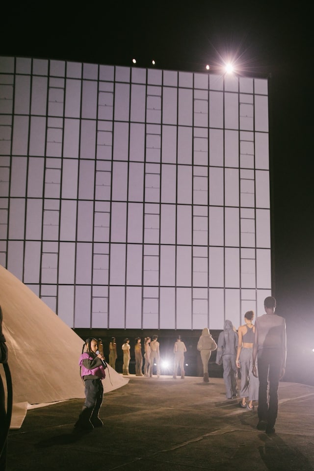 Yeezy Season 8 fashion show Kanye West North West 24 23