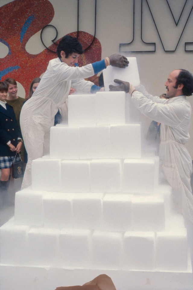 Judy Chicago. “Dry Ice Environment #2” (1967) 10
