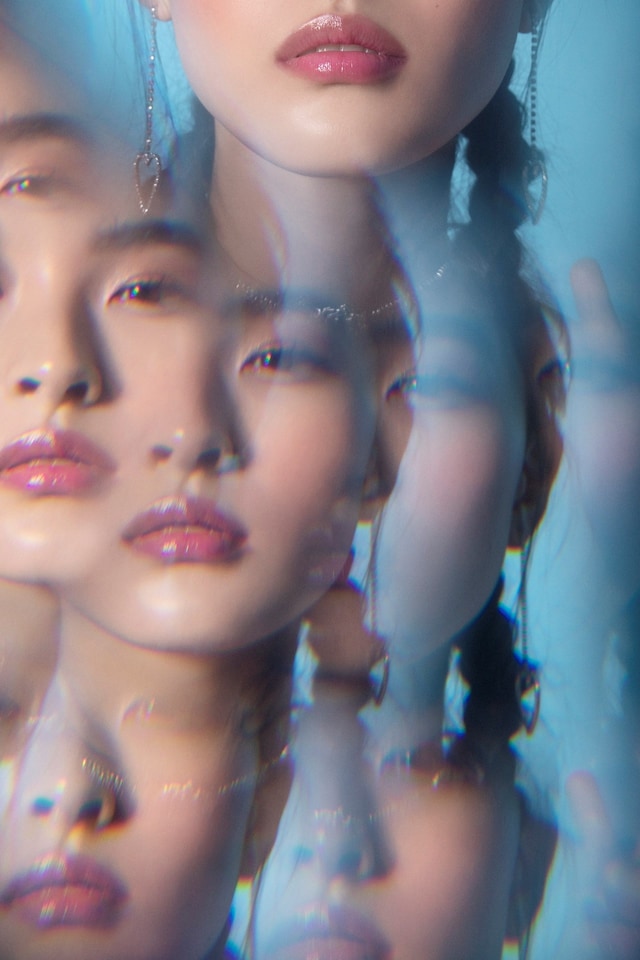 MyBeautyBrand x Nikki DeRoest Color Changing Lip Oil 2