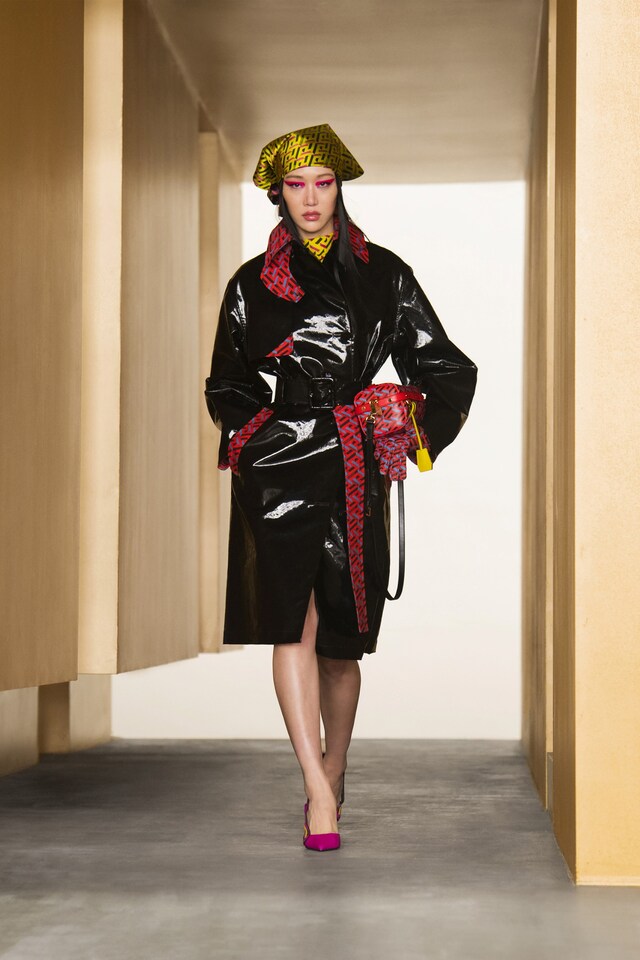 Versace AW21 womenswear menswear show 10