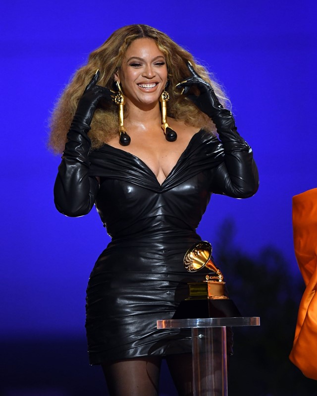 beyonce-leather-dress-at-2021-grammys