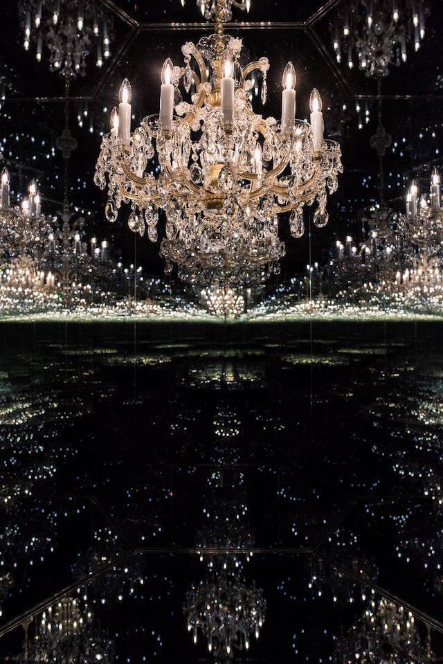 Yayoi Kusama,  “Chandelier of Grief” (2016/2018)   6