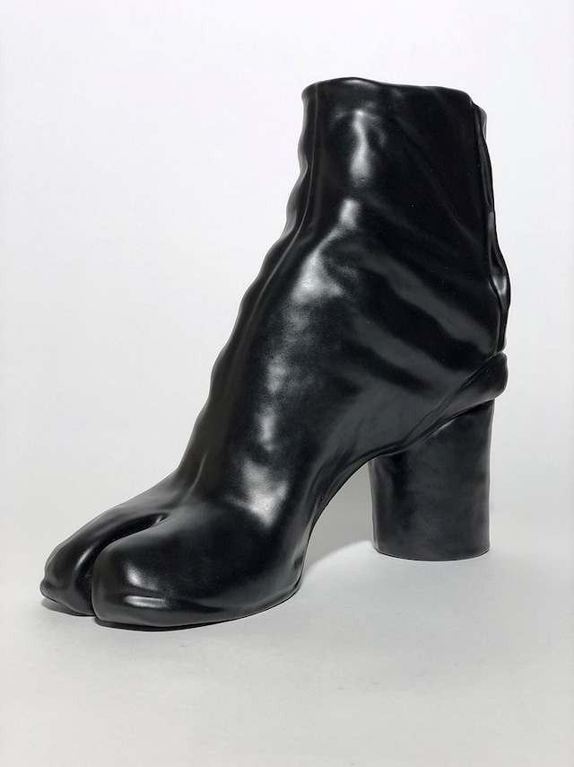 Idea Generale Tabi boot vase 1