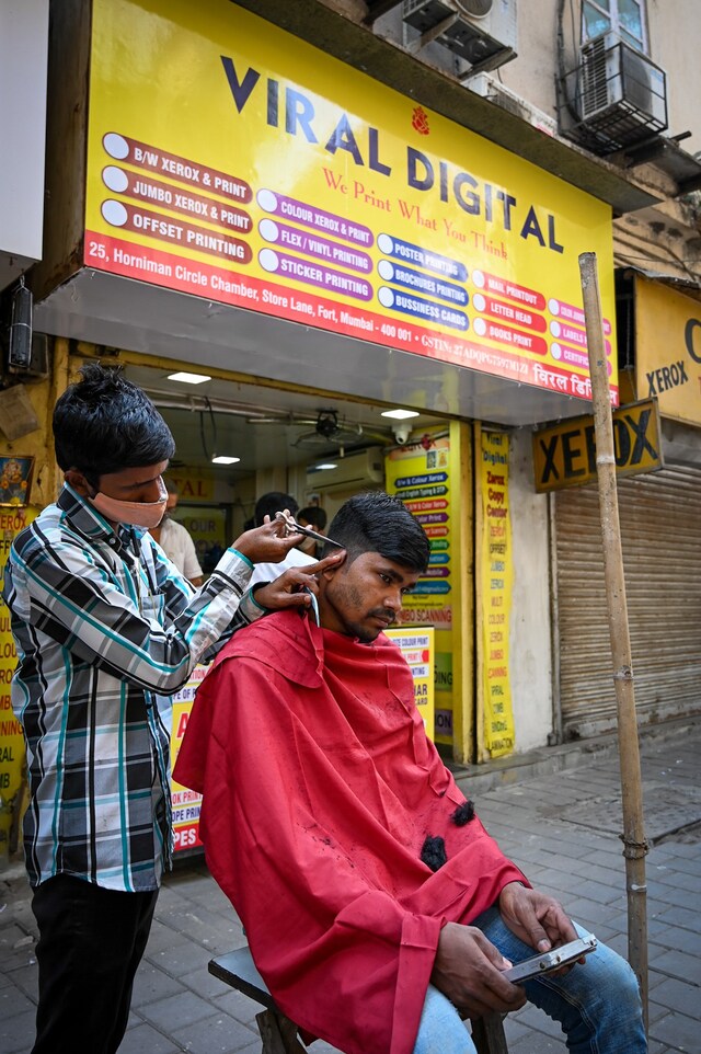 Yuvan Kumar, Indian Street Barbers (2021) 8