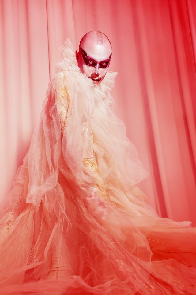 Russian drag queen Lorina Rey is breaking down boundaries 0