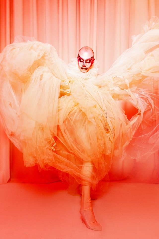 Russian drag queen Lorina Rey is breaking down boundaries 1