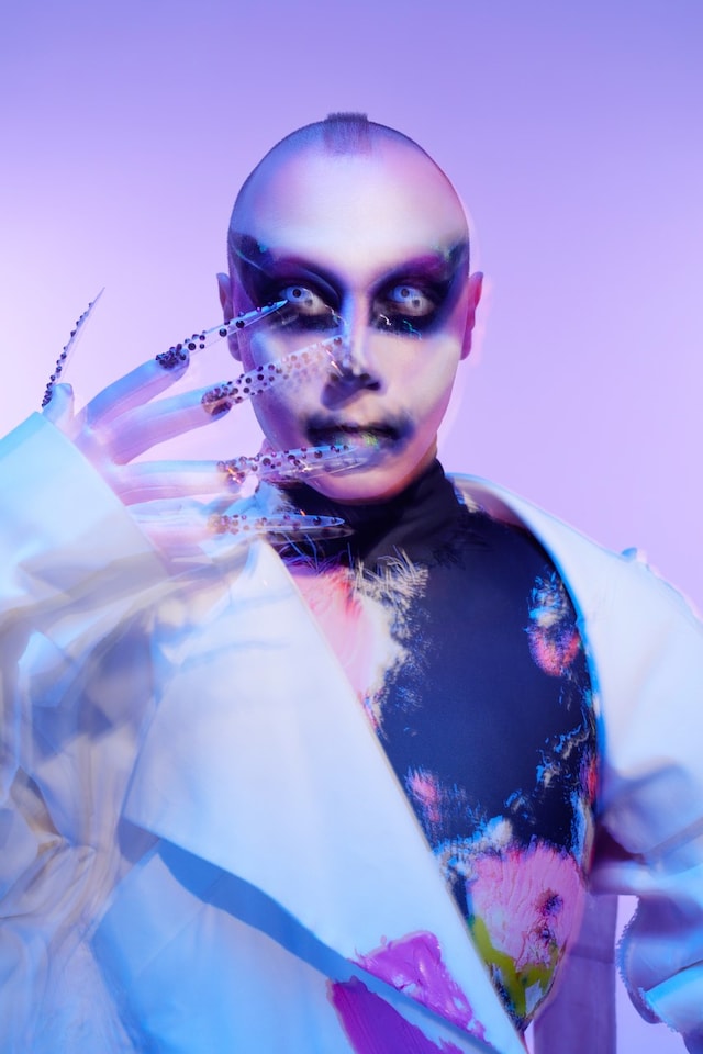 Russian drag queen Lorina Rey is breaking down boundaries 3