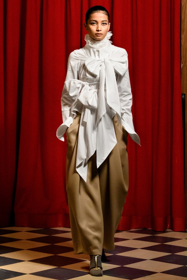 Saint Sintra, bow shirt 11