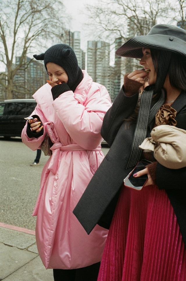 LFW AW22 street style 11