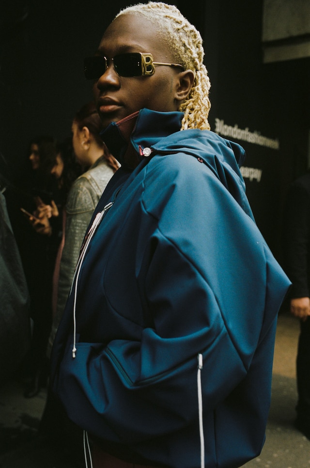 LFW AW22 street style 21