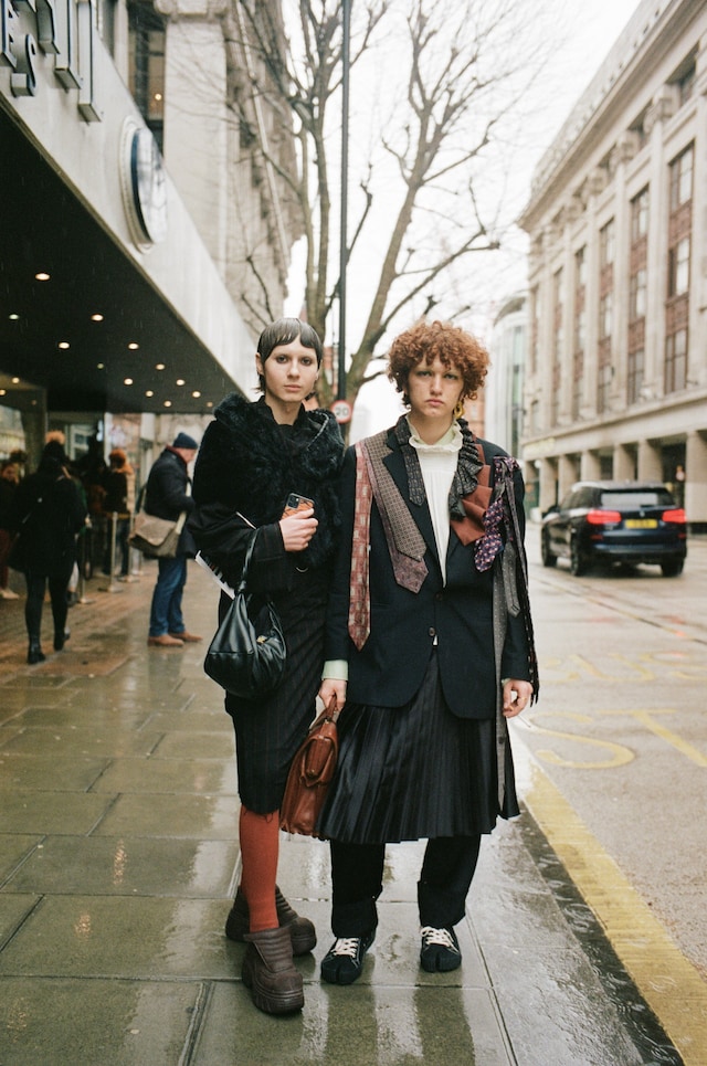 LFW AW22 street style 26