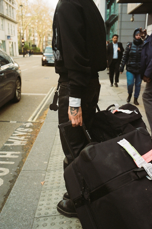 LFW AW22 street style 28