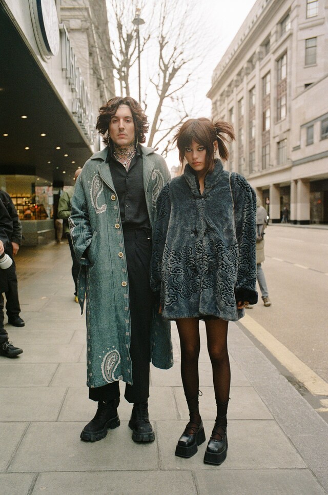LFW AW22 street style 29