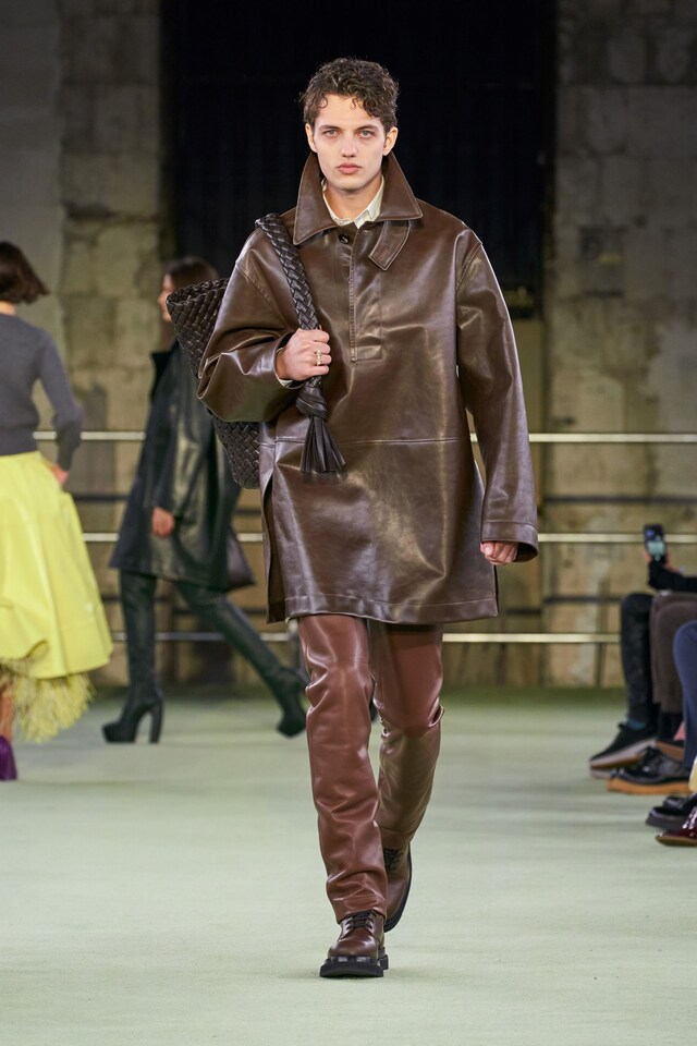 Bottega Veneta AW22 collection by Matthieu Blazy 15