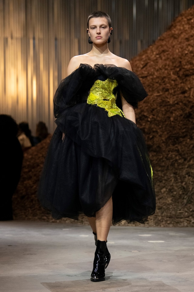 Alexander McQueen AW22 1