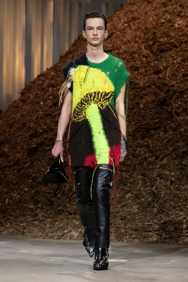 Alexander McQueen AW22 8