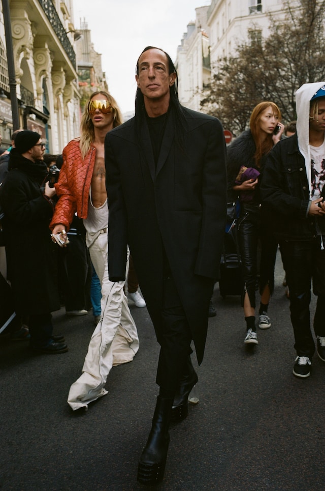 Paris Fashion Week AW22 street style 23