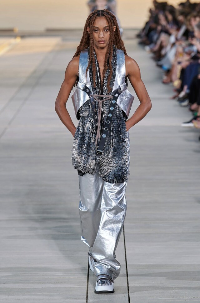 Louis Vuitton Cruise 2022 15