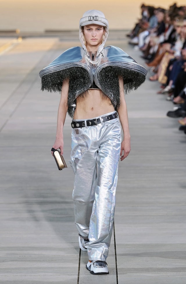 Louis Vuitton Cruise 2022 17