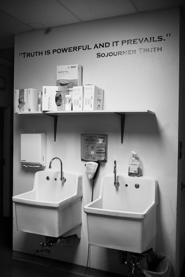 Donna Ferrato, Holy (2022) 32