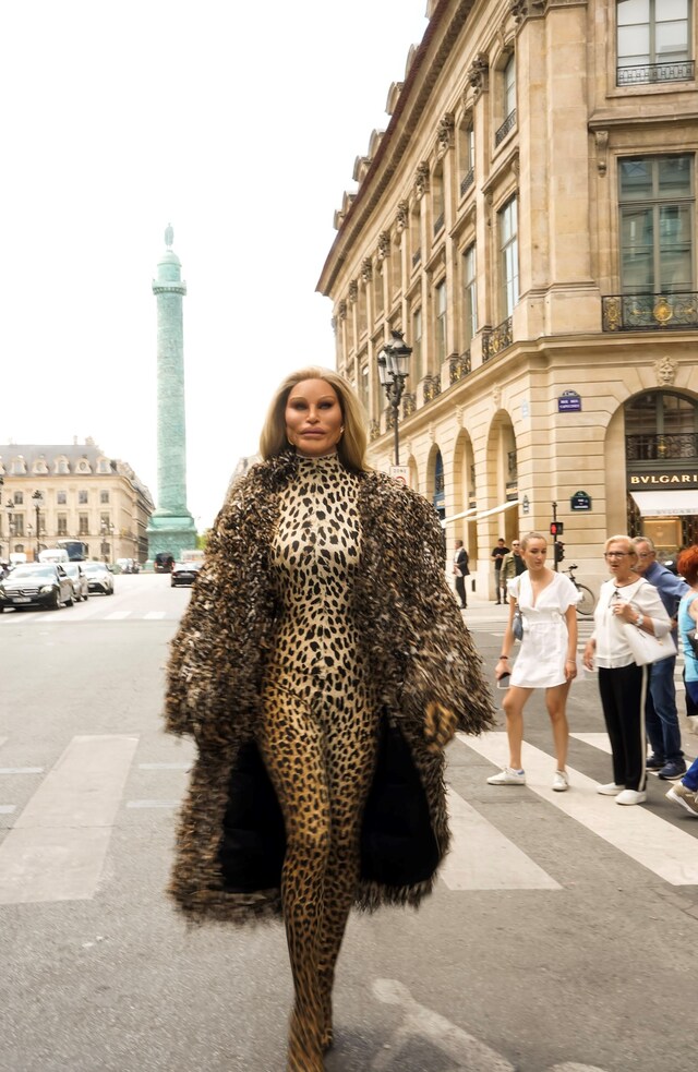 Alexis Stone as Jocelyn Wildenstein at Balenciaga Couture 3