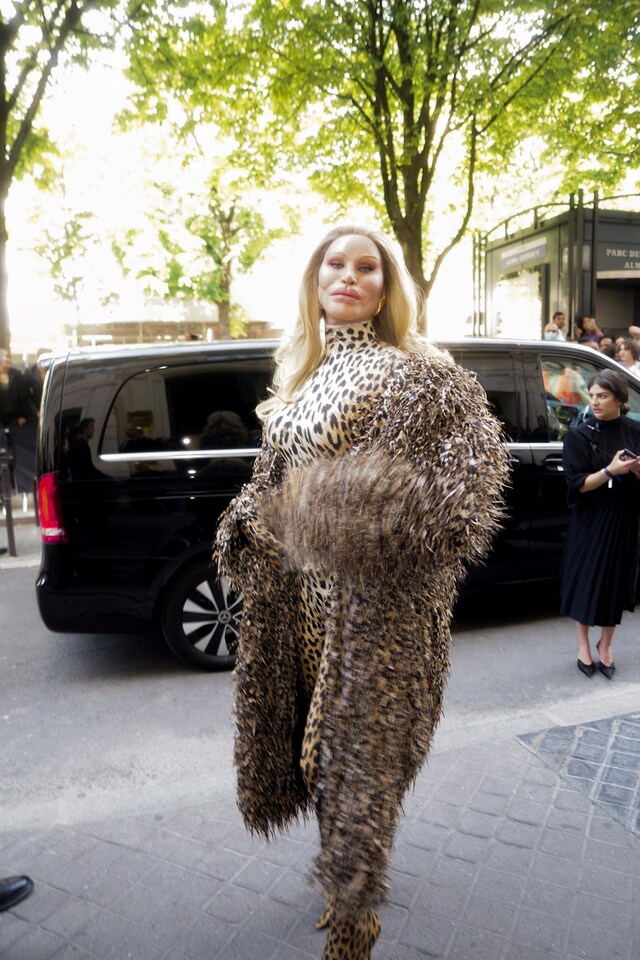 Alexis Stone as Jocelyn Wildenstein at Balenciaga Couture 12