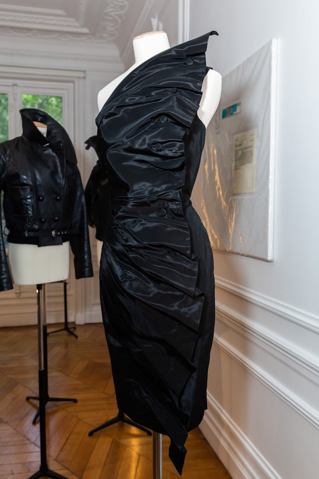 Alexander Fury Re:See column on archival vintage fashion 0
