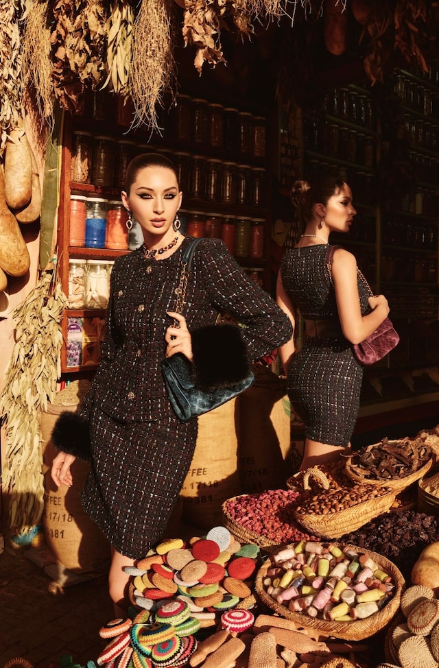 GUESS AW22 10