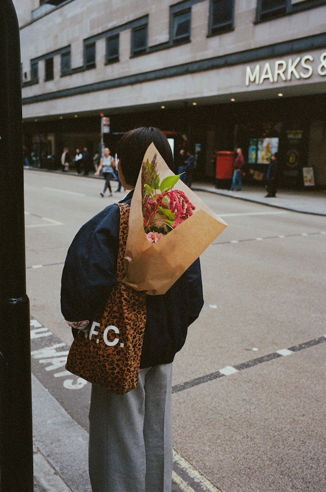 Street Style: London Fashion Week SS23 28
