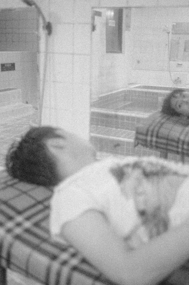Kanmin Kim, Private Affairs in a Public Bathhouse 4