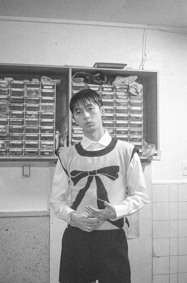 Kanmin Kim, Private Affairs in a Public Bathhouse 16