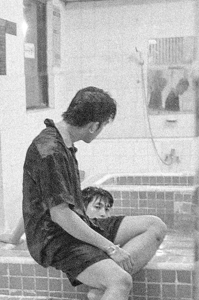 Kanmin Kim, Private Affairs in a Public Bathhouse 18