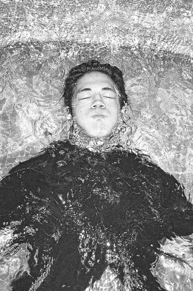 Kanmin Kim, Private Affairs in a Public Bathhouse 20