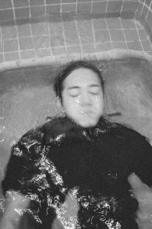 Kanmin Kim, Private Affairs in a Public Bathhouse 21