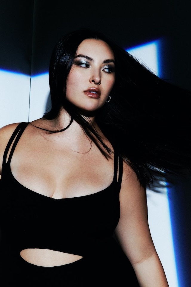 BLUEKI curve / plus size clothing by model Yumi Nu 8