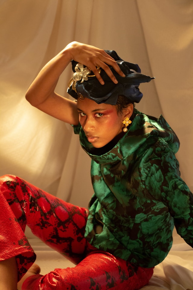 Phil Swaray, “Pose” 36