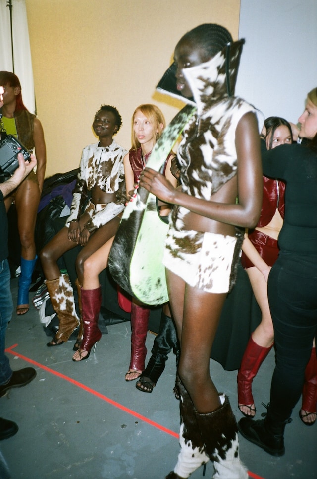 LFW extras 32