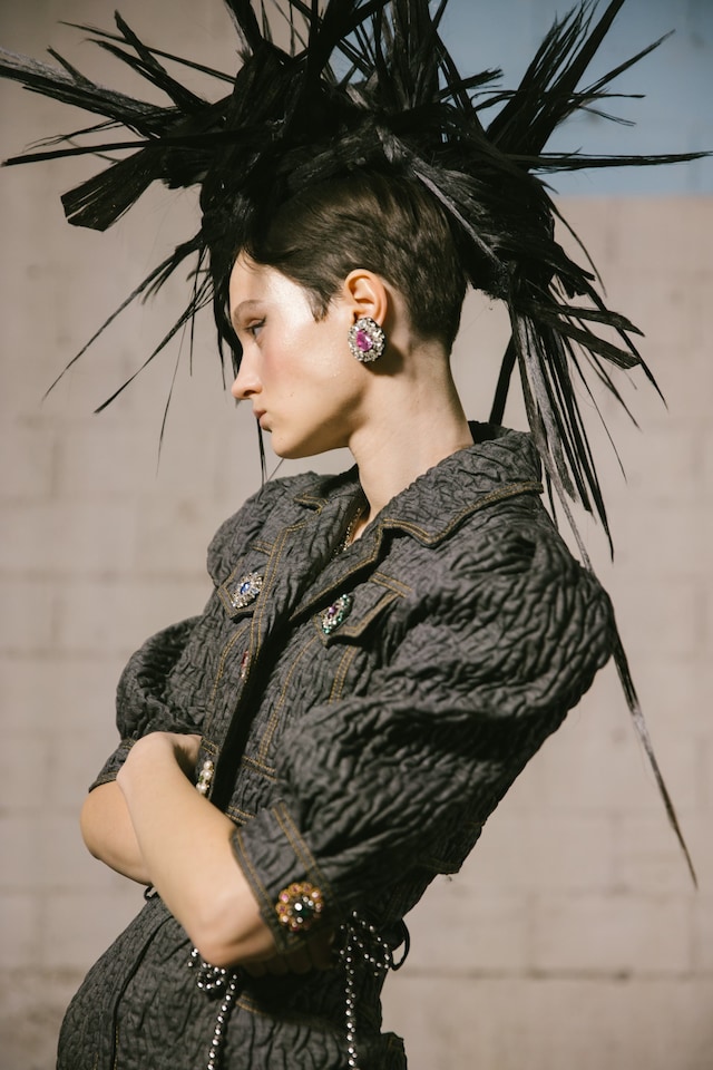 Moschino AW23 Jeremy Scott aristo-punks 15