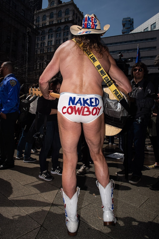 Photos from Trump’s courtroom arrest 17