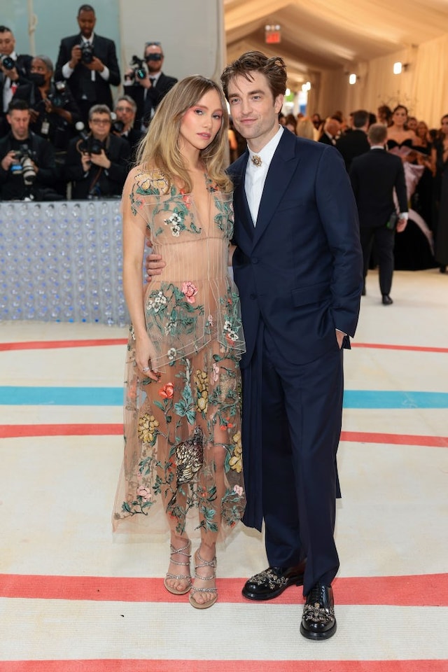 Suki Waterhouse Robert Pattinson Fendi Dior Met Gala 2023 9