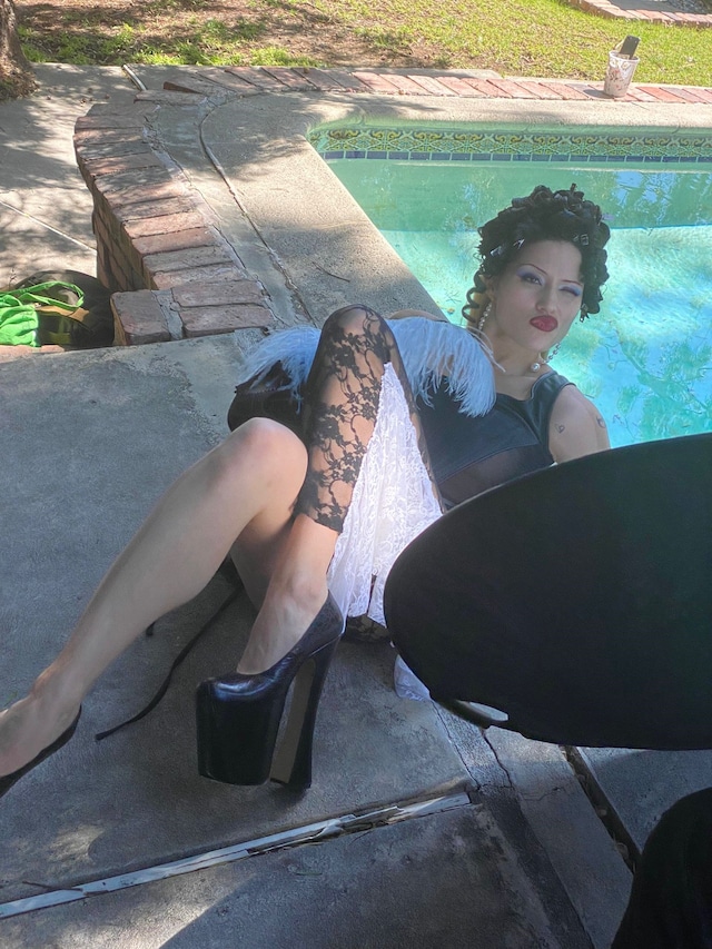 Gabbriette BTS Vivienne Westwood shoot 13