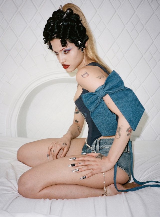 Gabbriette pays tribute to Vivienne Westwood 13