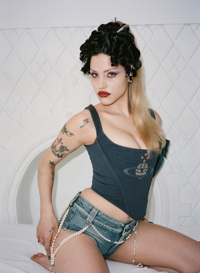 Gabbriette pays tribute to Vivienne Westwood 21