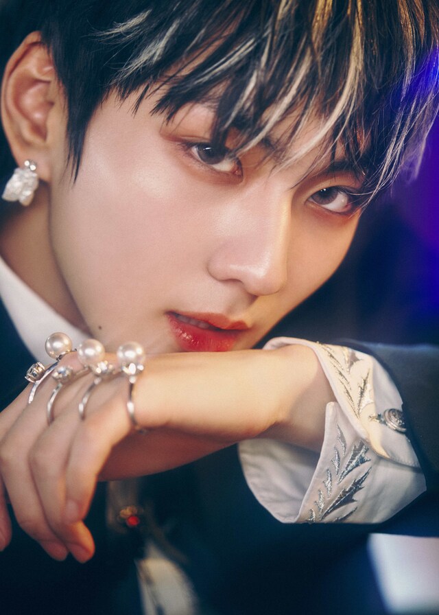 Enhypen K-pop band Jungwon 7