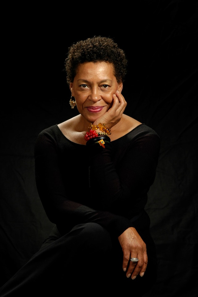 Carrie Mae Weems, portrait by Jerry Klineberg 16