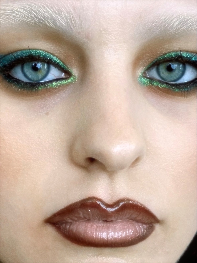 Aimee Twist makeup 90s sexy 6