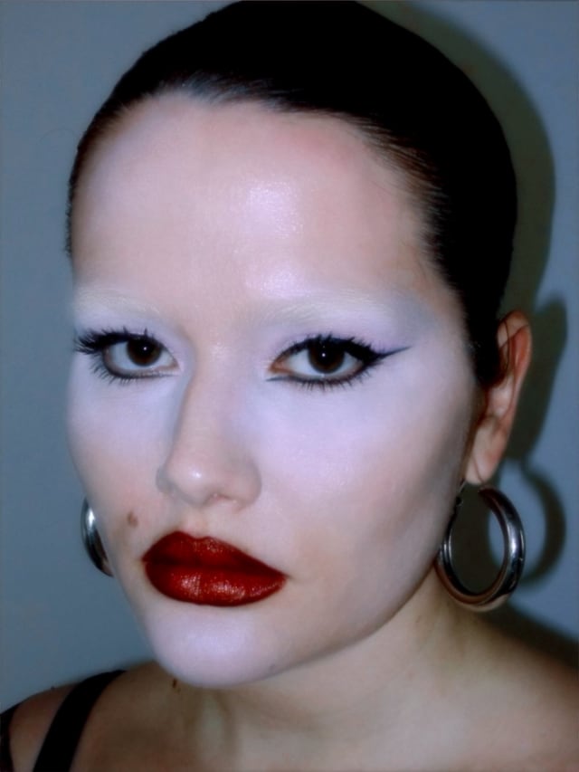 Aimee Twist makeup 90s sexy 13