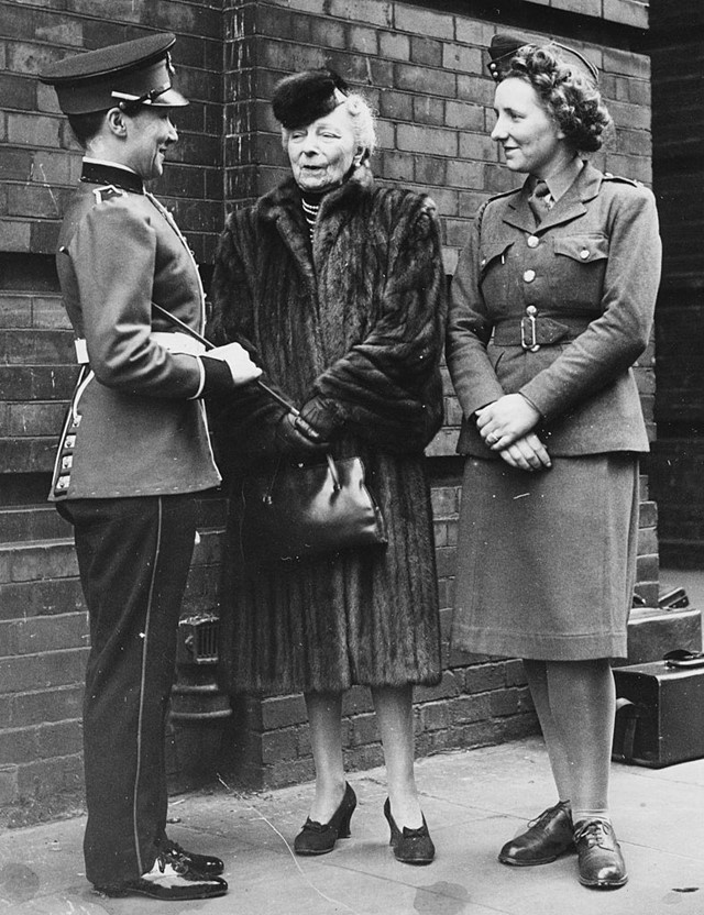 Vesta Tilley in military uniform talking to two women in the