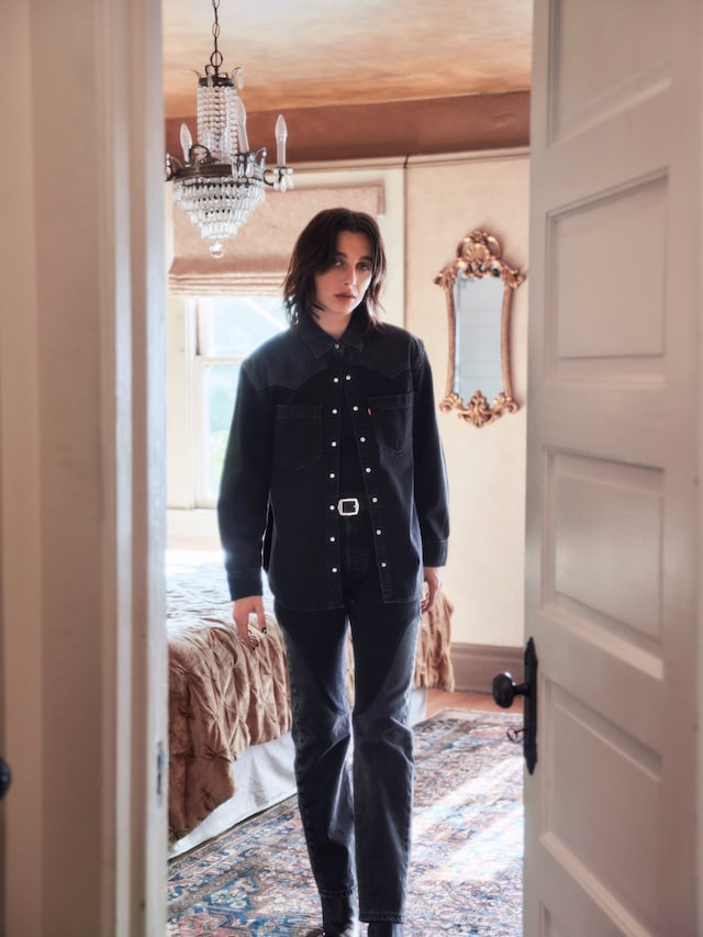 Q605_Levis_23_H2_GLOBAL_HOLIDAY_EMMA_GIFT_GUIDE_50 4